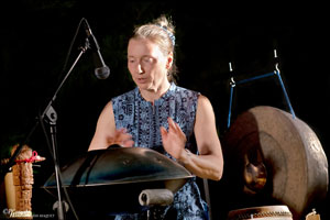 Beate Gatscha spielt Hang