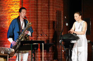 Gert Anklam and Beate Gatscha - Saxophone and Hang