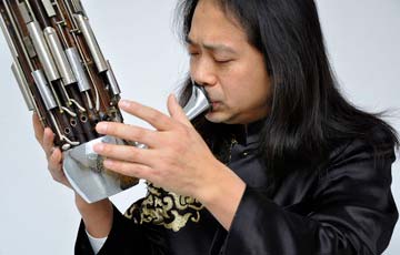 Shengvirtuose Wu Wei spielt die Sheng